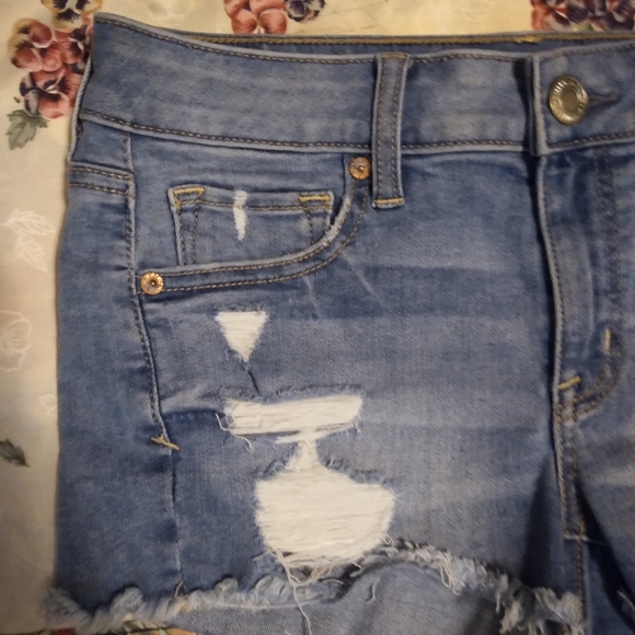 American Eagle Distressed Shortie Denim Jean Shorts, Size: 4 - Picture 9 of 9